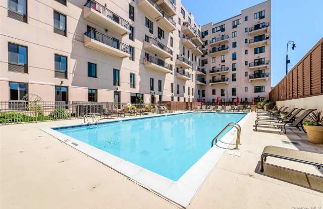 100 W Broadway unit: 7L photos photos 100 W Broadway unit: 7L photos photos