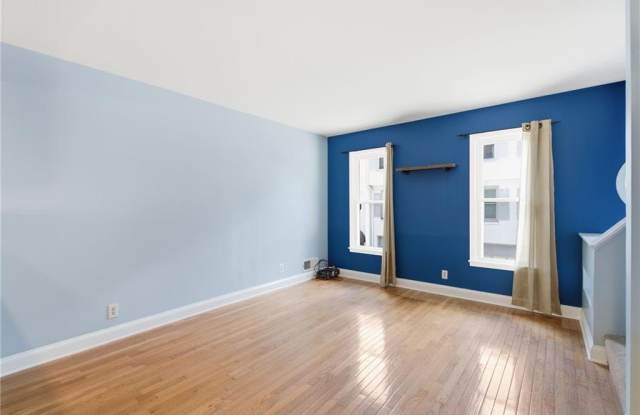 856 Saint Charles Avenue NE Gallery 4