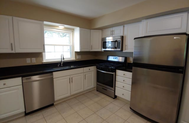 17 BELLOWS COURT - 17 Bellows Court, Towson, MD 21204