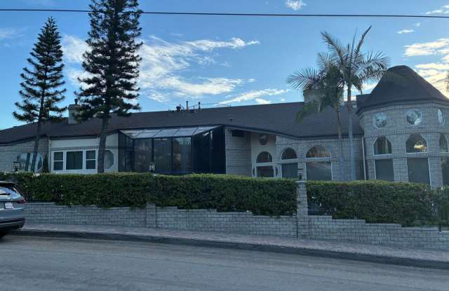 Spacious and Furnished 9 Bedroom House Near Cal State Fullerton photos photos