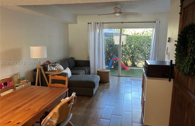 128 Riviera Cir Gallery 4