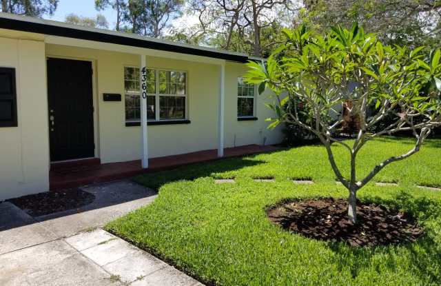 4360 Pompano Dr SE Gallery 3