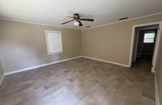 121 Hedstrom Drive Gallery 4