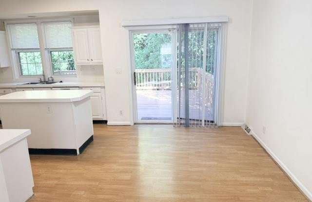 7500 COVE POINT Way Gallery 4