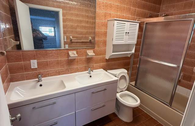 1060 SW 36 Ct photos photos