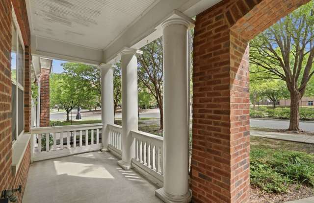 Uptown Charlotte Townhome with Dual Primary Suites Gallery 4