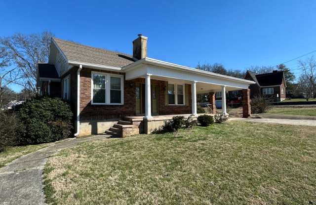 Stunning 4 Bed 2 Bath Home in the Heart of Shelbyville photos photos