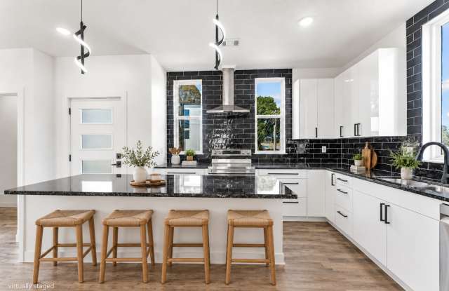 Beautiful New Construction | Rogers Gallery 3