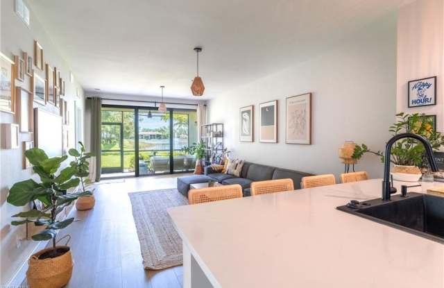 15126 Palmer Lake - 15126 Palmer Lake Circle, Collier County, FL 34109