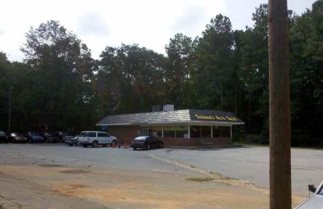 1101 Whitesville St Gallery 3