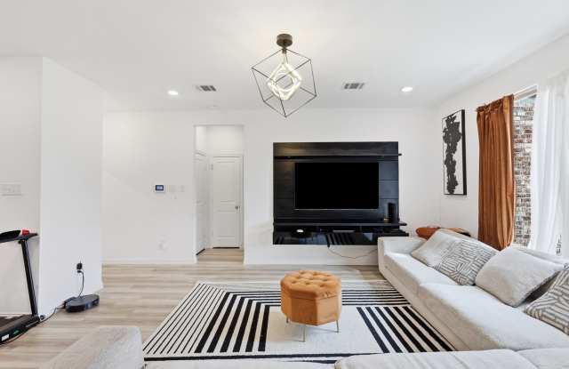 1728 Pegasus Drive Gallery 4
