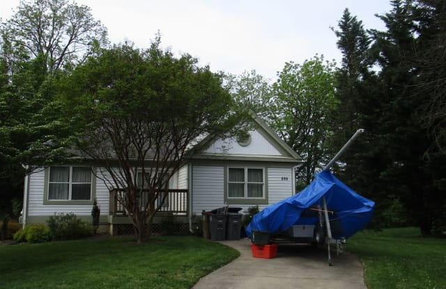 899 Lewis Ave - 899 Lewis Avenue, Rockville, MD 20851