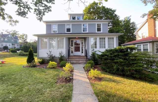 306 Soundview Avenue Gallery 2