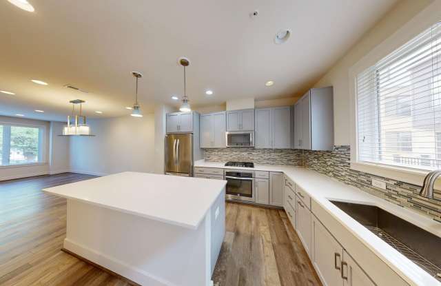 Fabulous 4-Level TH! 4Bed/3.5Bath with two car garage! Gallery 1
