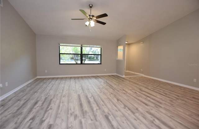 1123 RIDGEGREEN LOOP N Gallery 2