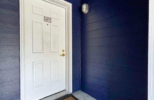 Modern Condo in Gresham near Glendoveer! photos photos