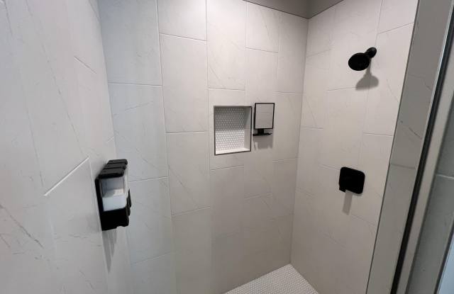 2213 320 S Gallery 4