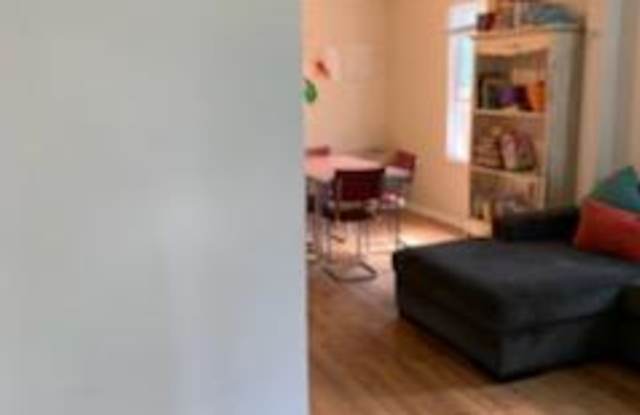 4618 North Camden Avenue Gallery 3