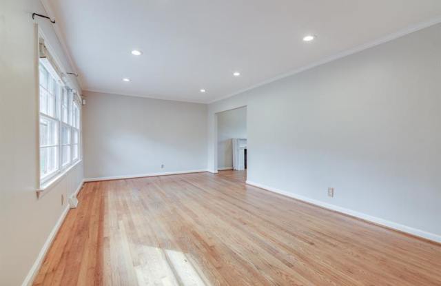 2994 SAINT ANNES Lane NW Gallery 4