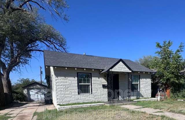 4240 SW 10th Avenue Front photos photos