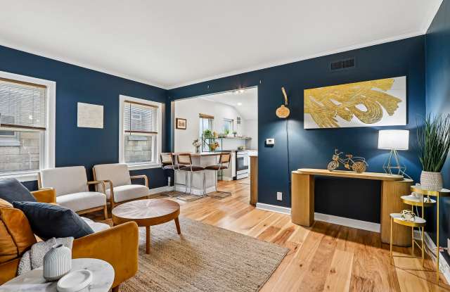 4605 North Sheffield Avenue Gallery 1
