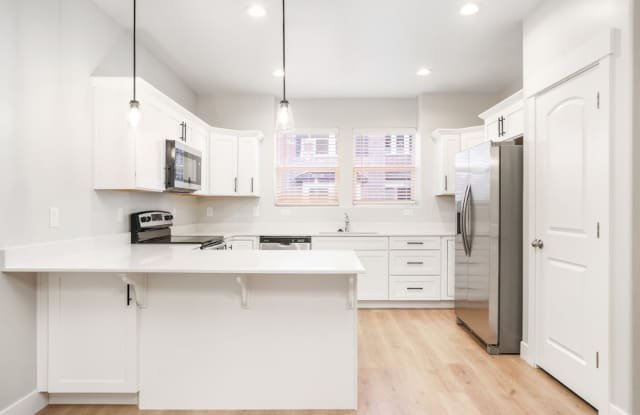 Bright  Modern 3-Bed Townhome in Prime Lehi Location photos photos