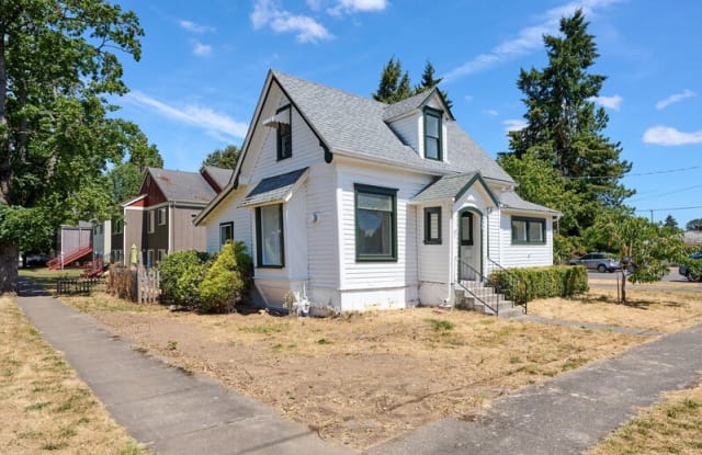 109 East Isabella Street - 109 East Isabella Street, Lebanon, OR 97355