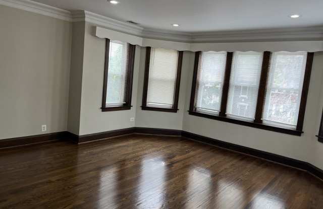 6615 S Sacramento Avenue Gallery 4