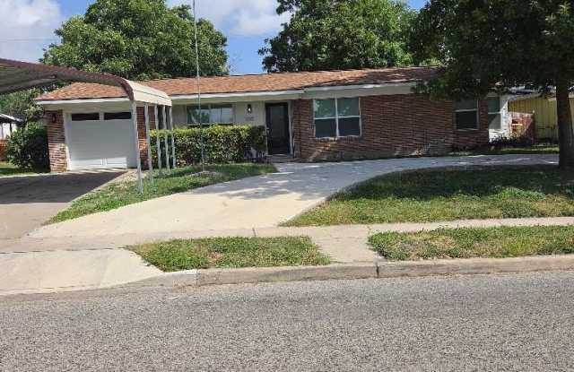 207 E Crestline Gallery 2