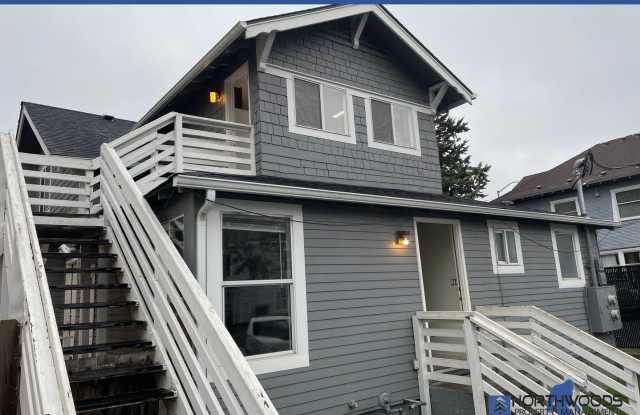 Recently Renovated 2 Bedroom 1 Bathroom Upstairs Apartment Gallery 3