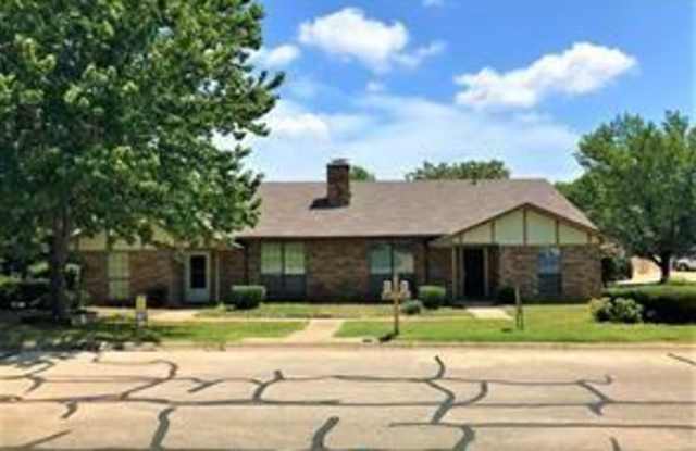 124 Hollyhill Lane - 124 Hollyhill Lane, Denton, TX 76205