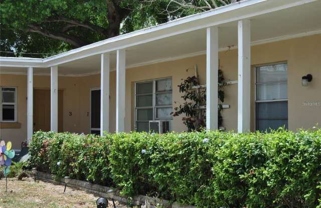 203 W WALL STREET - 203 West Wall Street, Frostproof, FL 33843