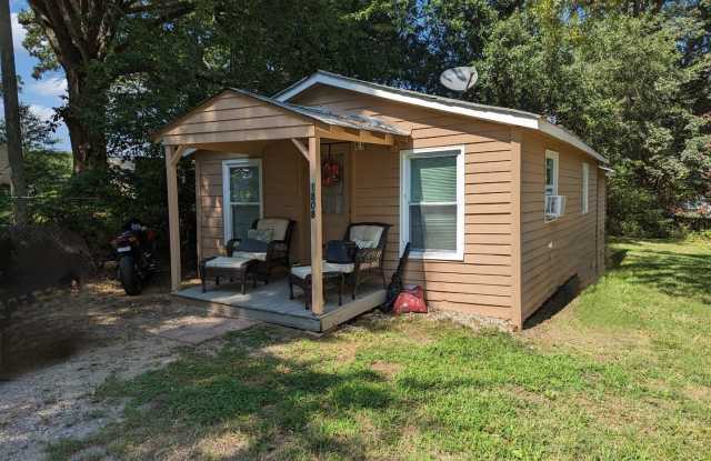 Rare 1 Bedroom house! - 1808 West Davidson Avenue, Gastonia, NC 28052 Rare 1 Bedroom house! - 1808 West Davidson Avenue, Gastonia, NC 28052