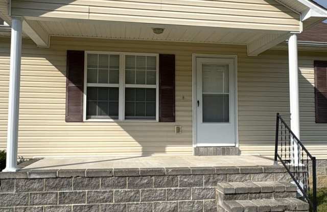 3 Bedroom Home with Large Yard! Gallery 3