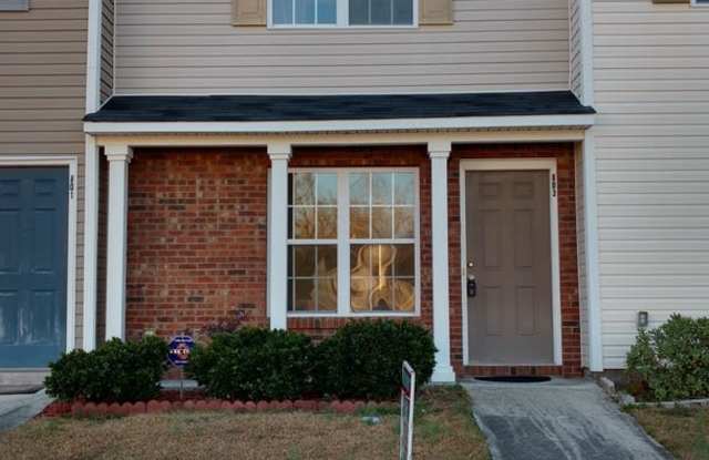 Pet-friendly townhome - 803 Timberlake Trail, Jacksonville, NC 28546