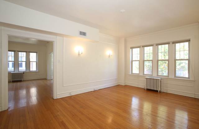 Spacious 2BD/2BATH in Moorlands Neighborhood - 7528 Parkdale Avenue, Clayton, MO 63105