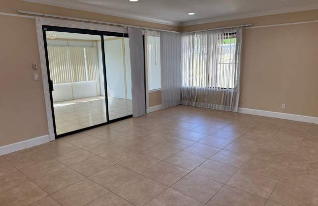 3 Bedroom, 2 Bathroom Single Story Home in Central Simi Valley Gallery 3