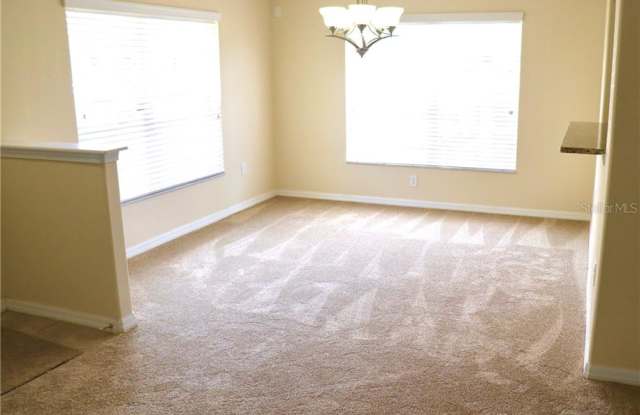 9796 TRUMPET VINE LOOP Gallery 2