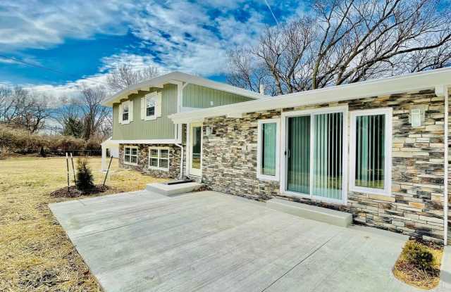 Gorgeous fully updated 3 bed 3 bath near KU Campus! photos photos