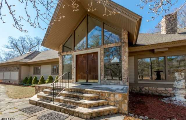 752 Shore Drive west    B Gallery 2