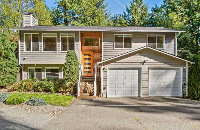 Stunning 4BR/2.5BA Home in Lake Forest Park ✨ photos photos