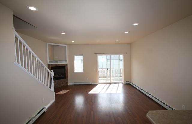 2 Bedroom Townhouse near Downtown Anchorage Gallery 4