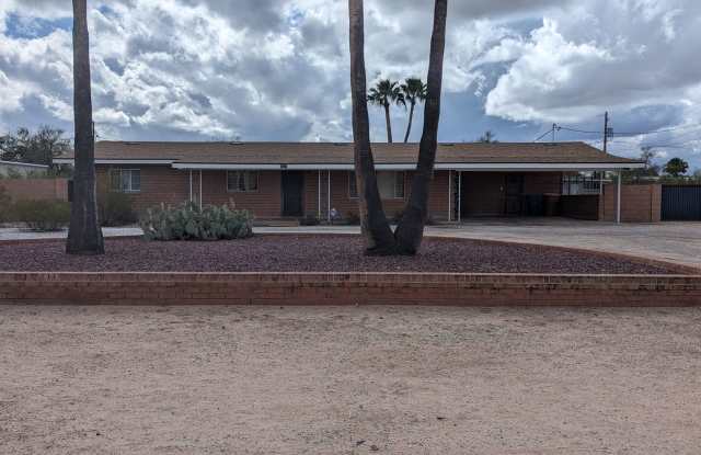 3 Bedrooms and 2 Bath Rental - 5226 East 16th Street, Tucson, AZ 85711 3 Bedrooms and 2 Bath Rental - 5226 East 16th Street, Tucson, AZ 85711