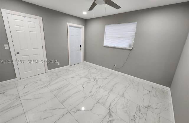 7761 NW 42nd Pl Gallery 2