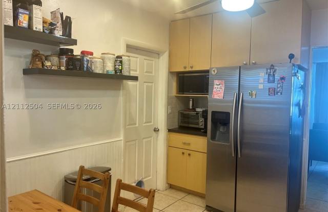 19731 NE 13th Ct Gallery 3