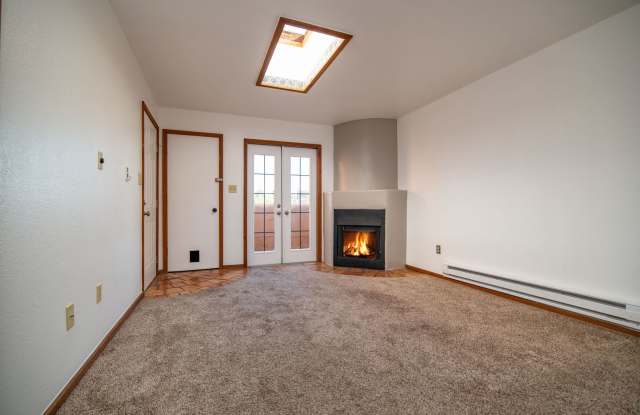 Sweet, Small Private Unit Available Now! Gallery 3