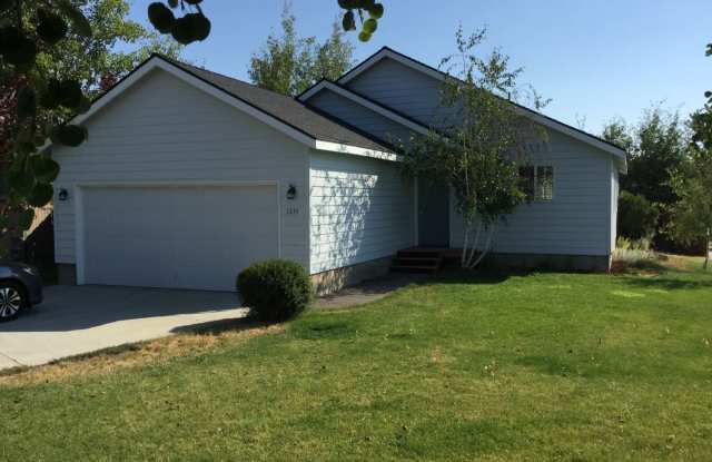 NE 3 Bdrm, 2 Bath, Gas Heat/Fireplace, New Carpet  Paint, Corner lot, Fenced Yard, DBL Garage photos photos