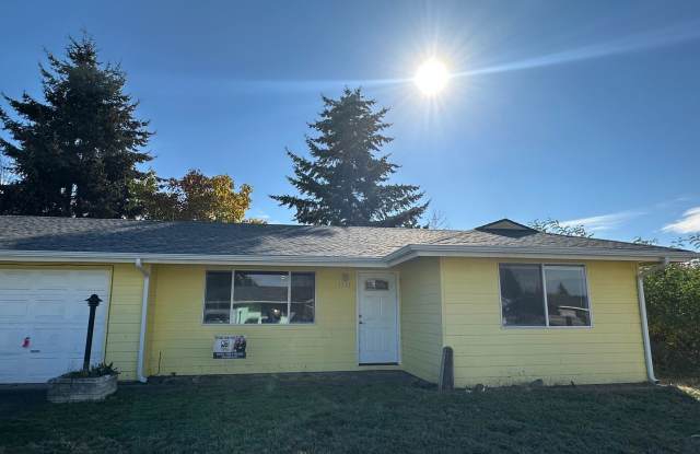 Move-In Ready 2-Bedroom Duplex in Yelm! Gallery 1