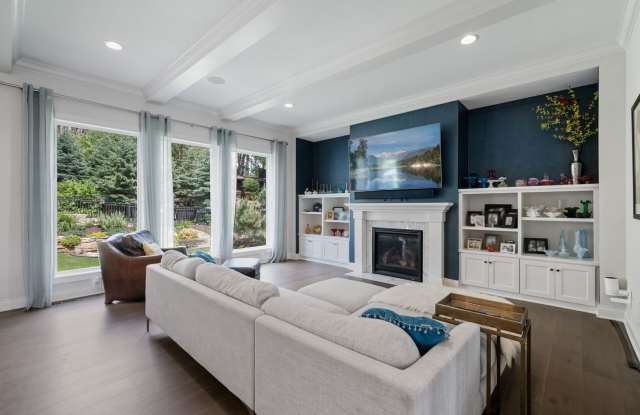 Luxury 5BR Home with Sport Court in Eastbrook Community – Cottage Grove Gallery 4