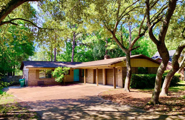 317 Somerset Drive - 317 Somerset Drive, Wright, FL 32547